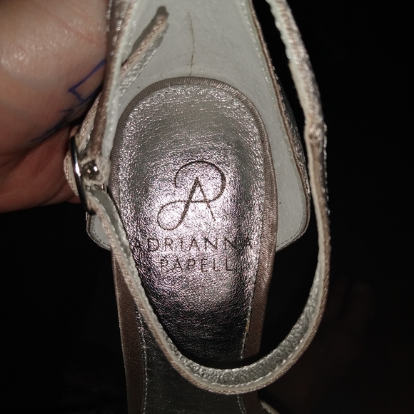 Nice heels - Picture 5 of 6